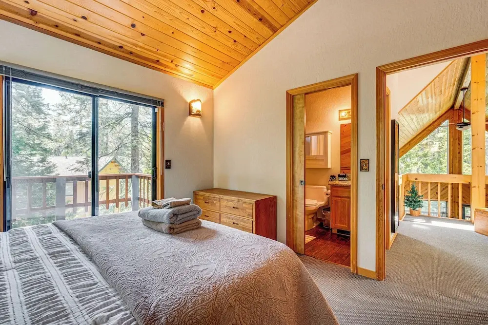 Blue Lake Mountain Retreat w/ Lake & Pool Access
