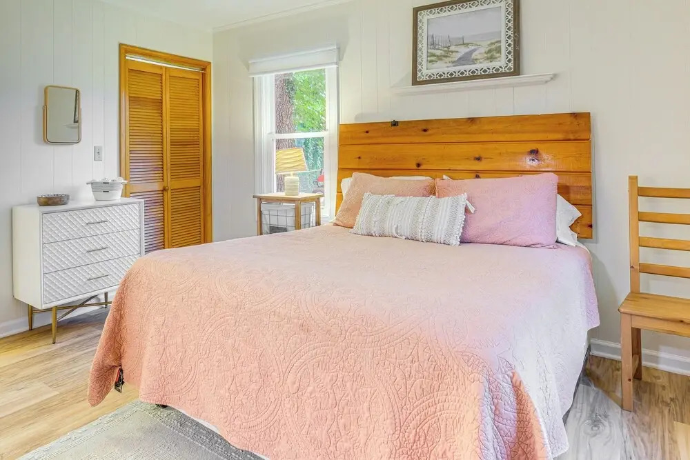 Cozy Cottage Just 2 Blocks From the River!