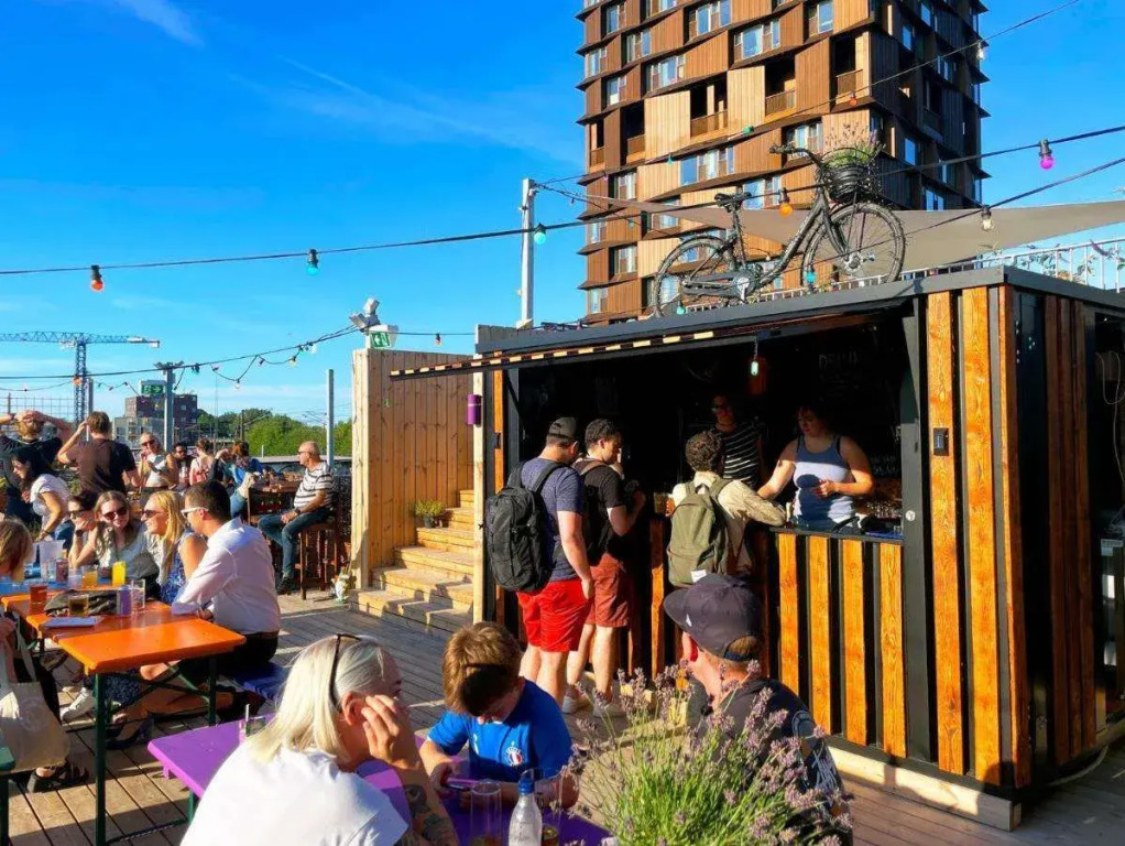 Urban Camper Hostel & Bar