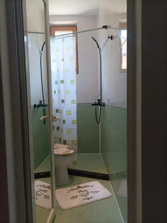 ART APARTMENT GERI 2 ,with a terrace,space for bikes,free parking&wi-fi
