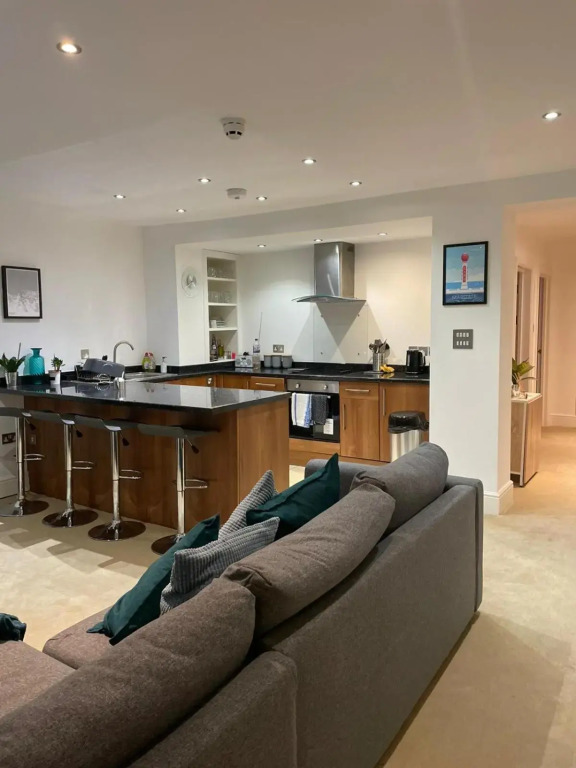 Beach Retreat, Stones Throw Away from Beach