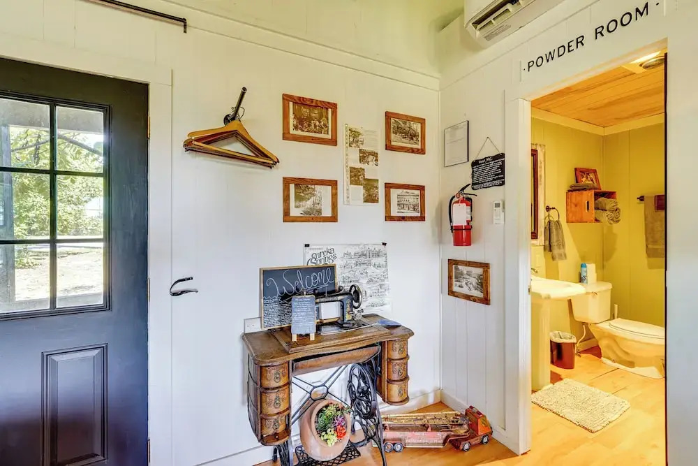 1 Mi to Downtown Eureka Springs: Studio Retreat