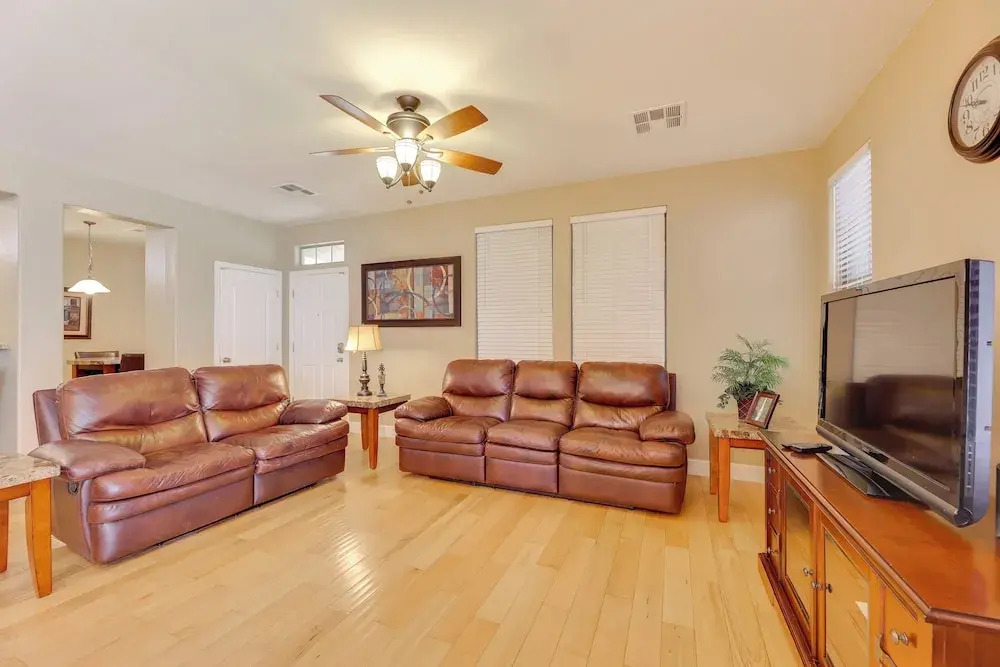 Family Home w/ Community Perks - 8 Mi to Chandler