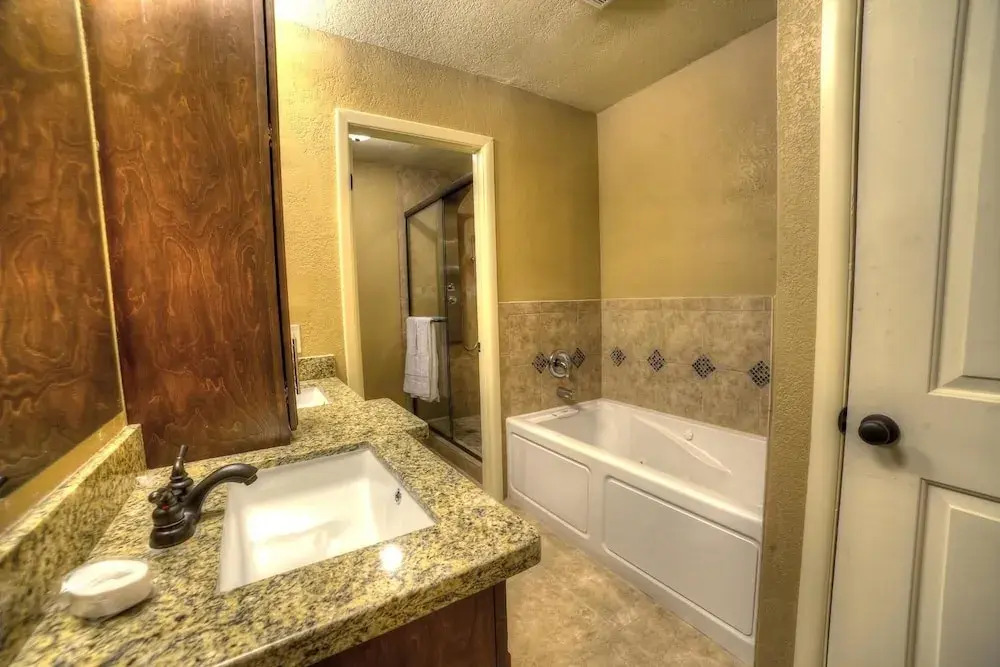 SLS Verde - Luxury Estate with FREE Heated Pool, Spa, Pool Table & Muc