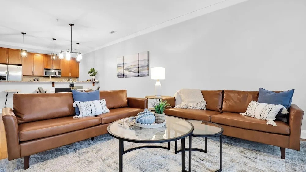 2 Units w/ Free Parking Walkable Historic District The Juliette by Avantstay