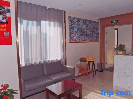 Super 8 Hotel (Peking University Cancer Hospital Wuluju Subway Station)