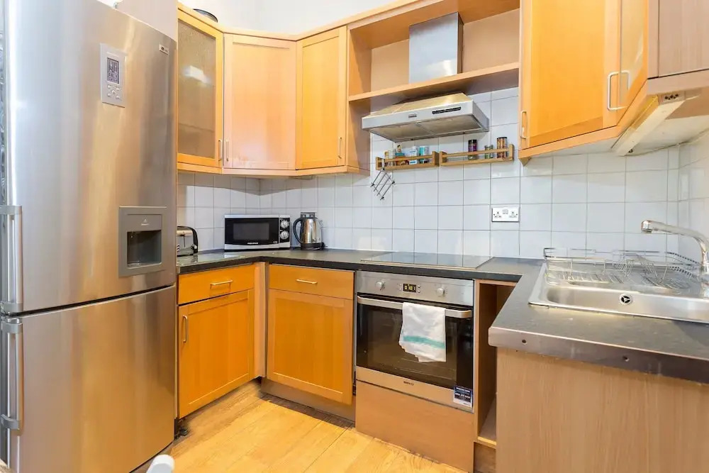 3 Bed Kensington Apartment with Balcony
