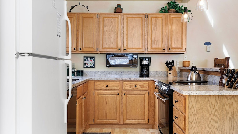 Riverside Condos B204 by Avantstay Condo Close To Downtown, Town Park & Ski Lift #8