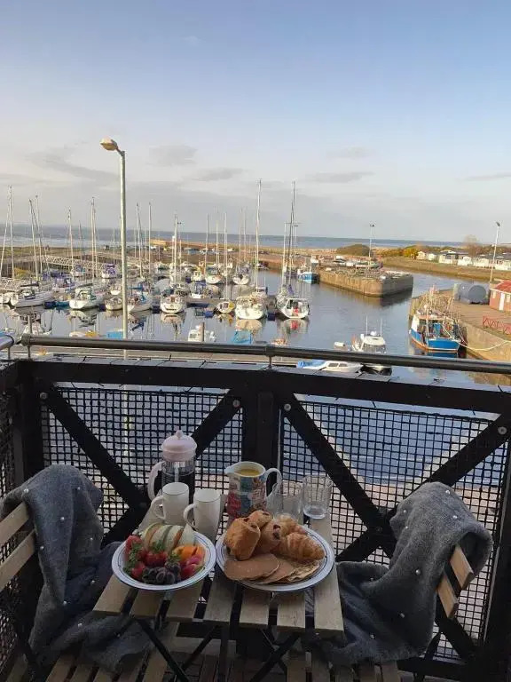 Harbour And River View, Beach 50m From Doorstep & Free Parking