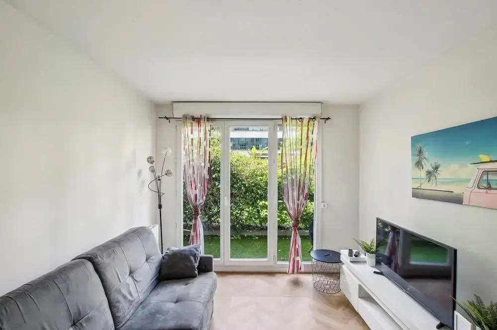 1BR Paris 10th Gare du Nord Stade France