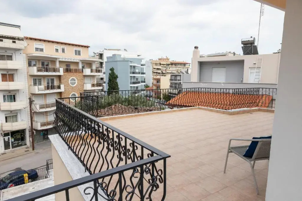 Outstanding Private Apartment Near City Center with Balcony
