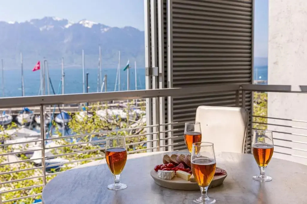 Lakeside Apartment with panoramic view on the lake