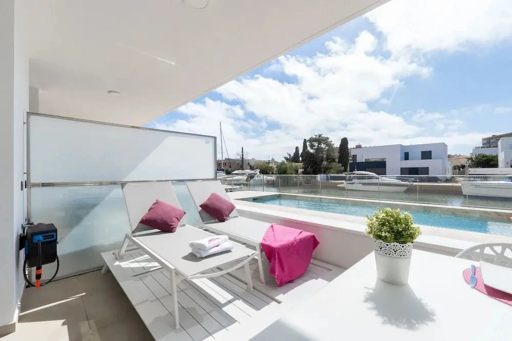 Apartment in Roses Near the Beach & Pool