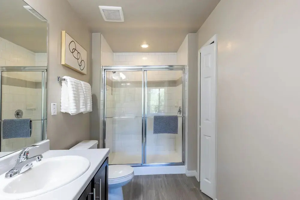 Landing Stylish 1BD Game Room Yoga Studio