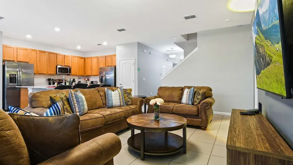 Opulent Retreat, Pool & Lake View, Near Parks