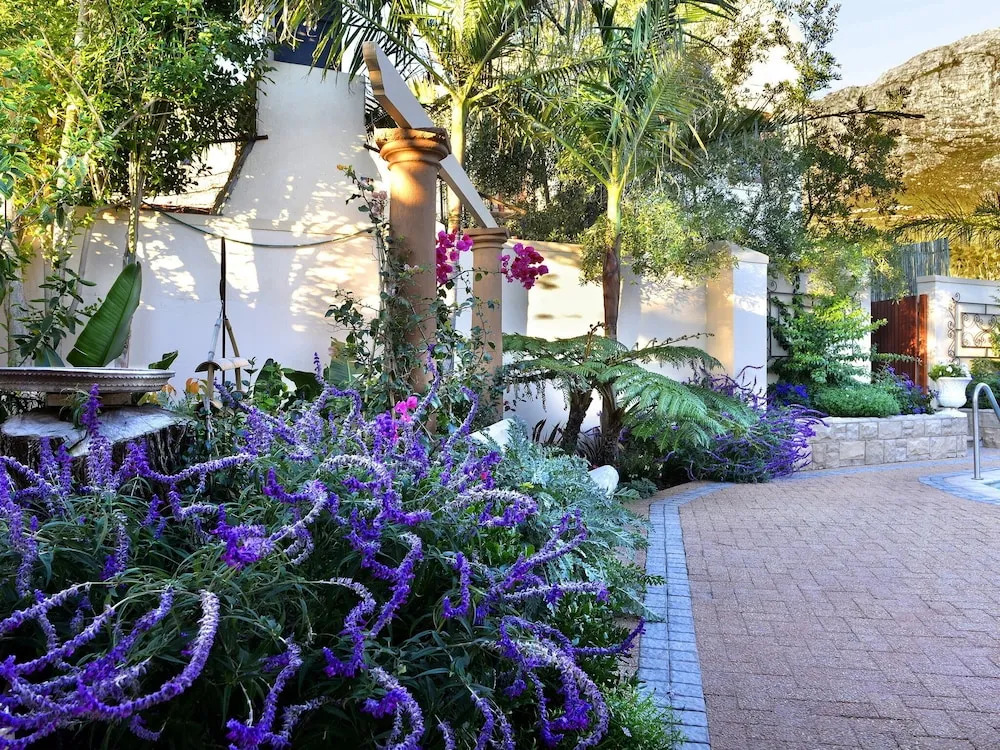 Lovely Self-catering Home, in Quiet Area, 10 Minutes Walk to Restaurants No01