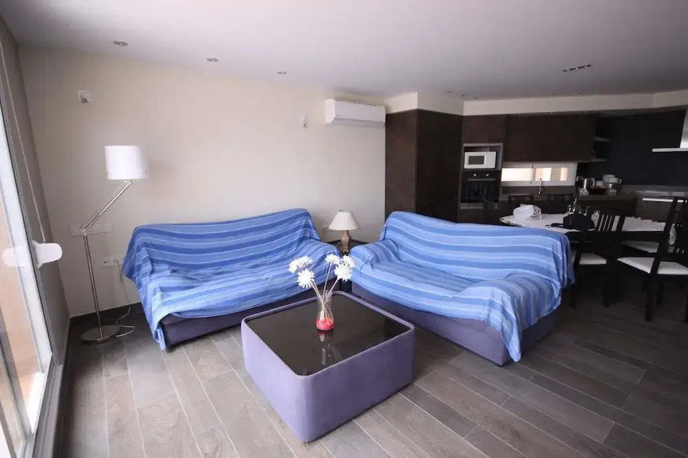 Inmovecos 1 linea playa y reformado Soling 65