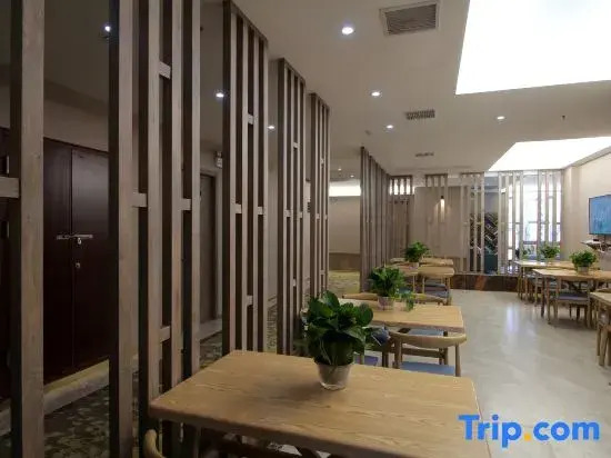 Xinyang Cloud Hotel