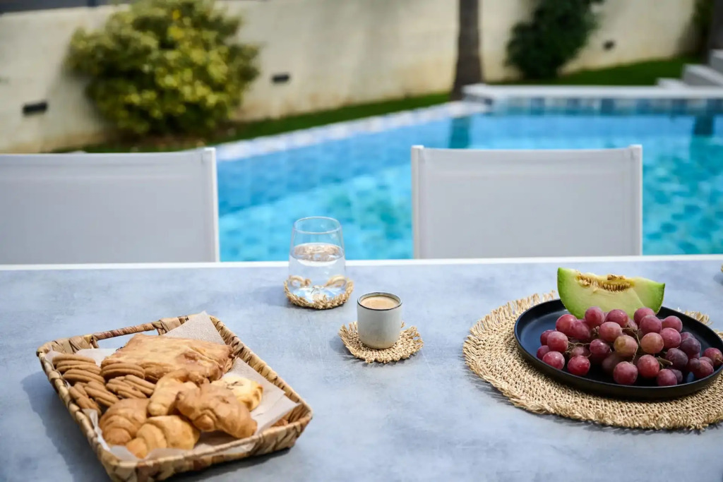 Kyamon Luxury Villa with Heated Saltwater Pool Near Chania