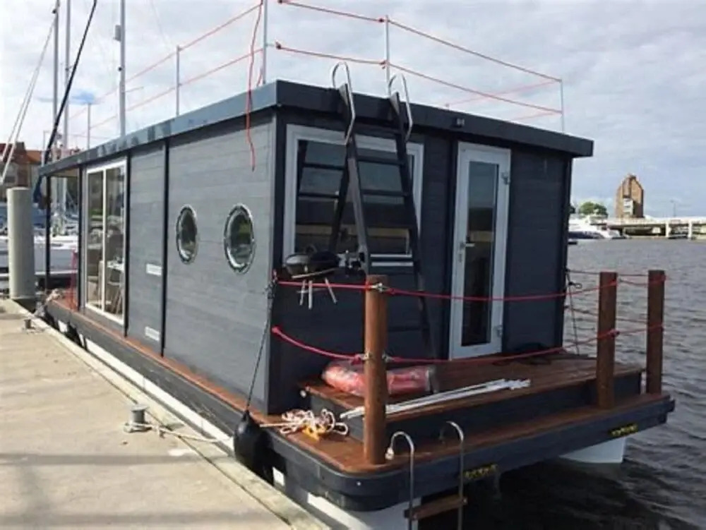 Tiny Hanzeboat