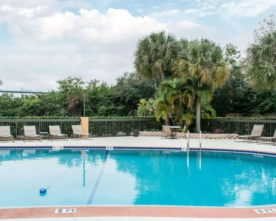 Comfort Inn & Suites St Pete - Clearwater International Airport