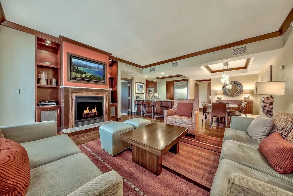 Luxury With Ritz Amenities At Constellation 3 Bedroom Condo by Redawning