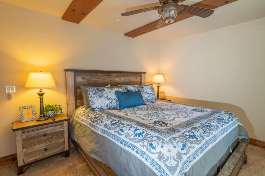 Silver Pine Lodge