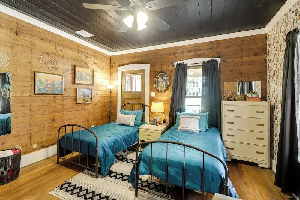 1925 Craftsman Bungalow - 1 Mi to Dtwn Waxahachie!