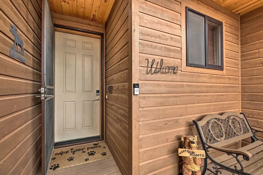 Deck & Views: Dog-friendly Cabin in Show Low!
