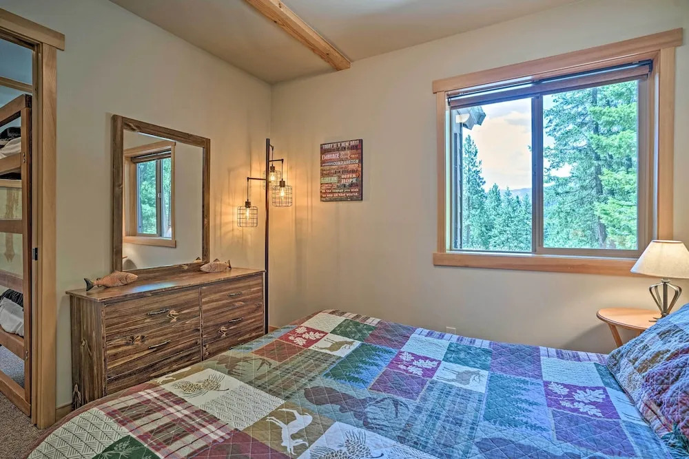 Private Leavenworth Cabin w/ Mtn Views & Fire Pit