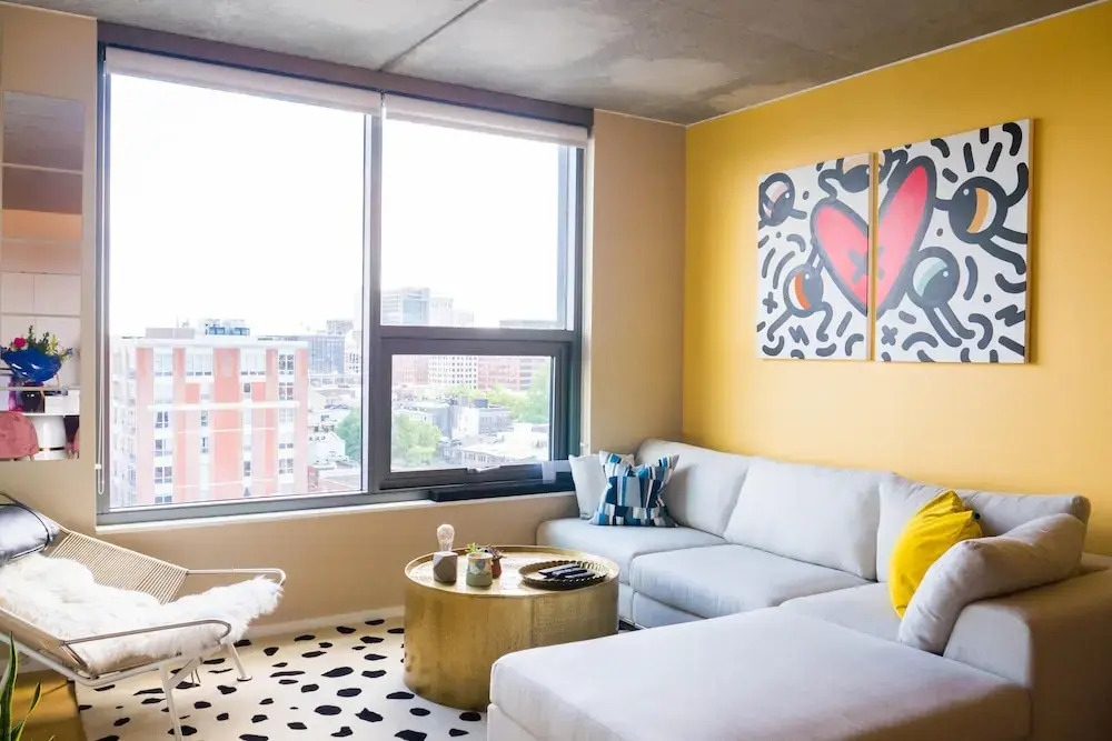 Bright, Luxury Apartment in Historic District