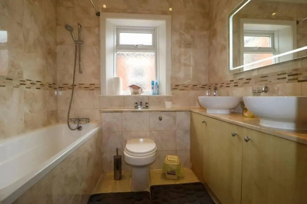 Impeccable 4-bed House in Blackpool