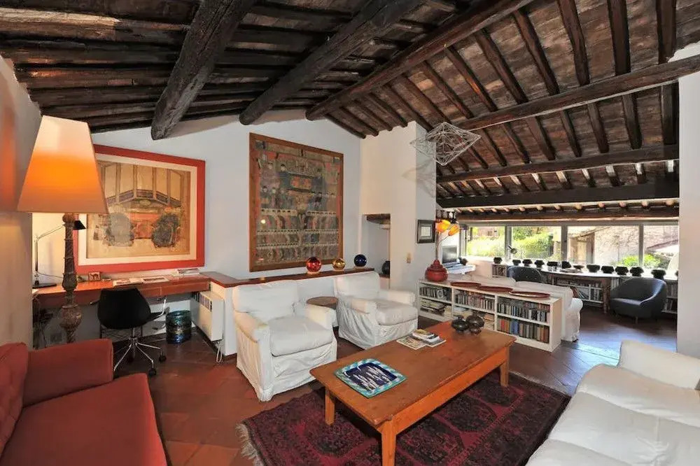 Unique 3 Bed Flat in the Heart of Trastevere