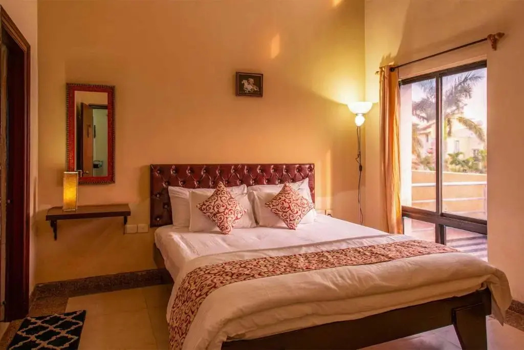 Taruchaya by StayVista with Lawn, Gazebo at Raichak - Kolkata