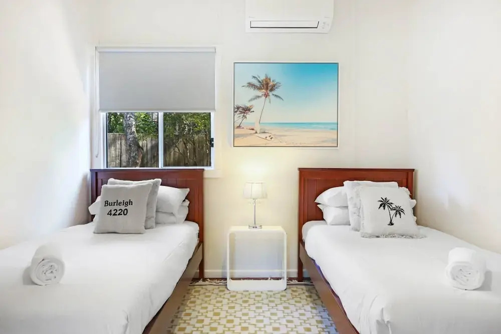 2-bed Beach House in Burleigh Heads Amidst Nature