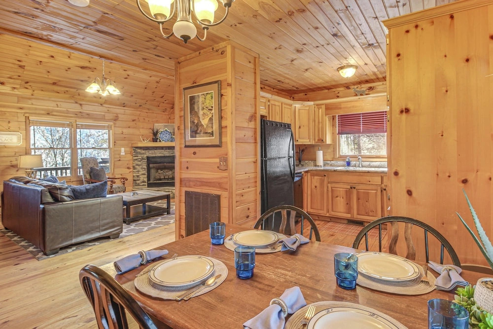 Hot Tub + Mtn Views: Peaceful Blue Ridge Retreat