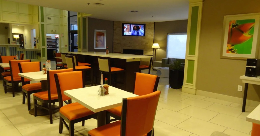 Holiday Inn Express Hotel Kansas City - Bonner Springs by IHG