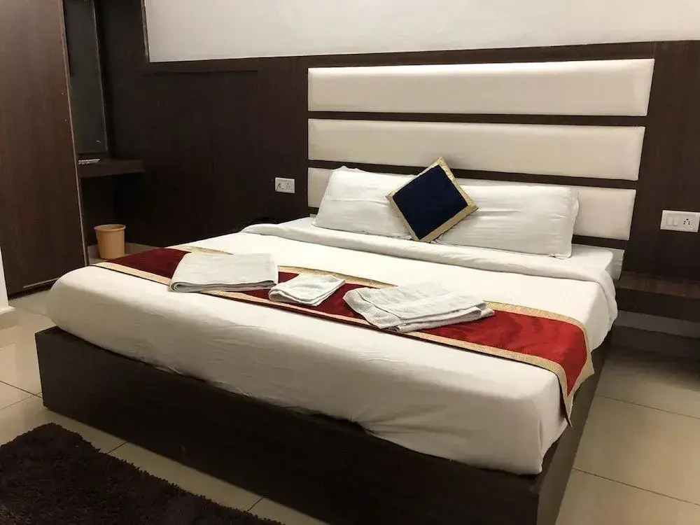 Shalimar Lodge, "700 meter from Katra Bus Stand"