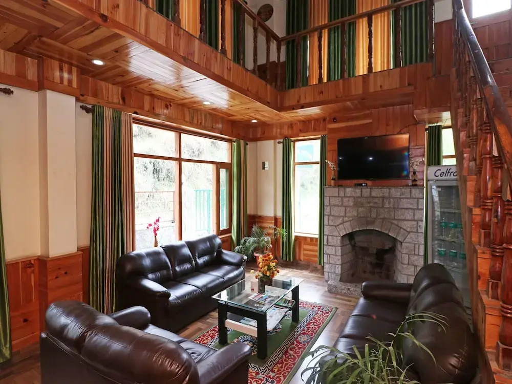 OYO 13715 Home Exotic River View Naggar Road