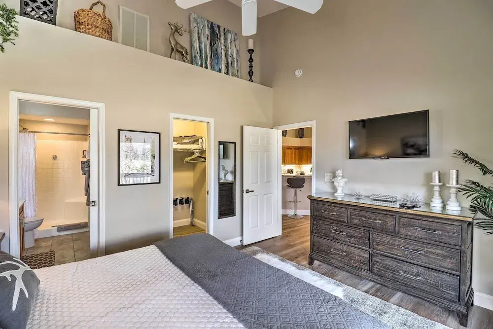 Indoor Pool & Golf Course Views: Lake Lure Condo!