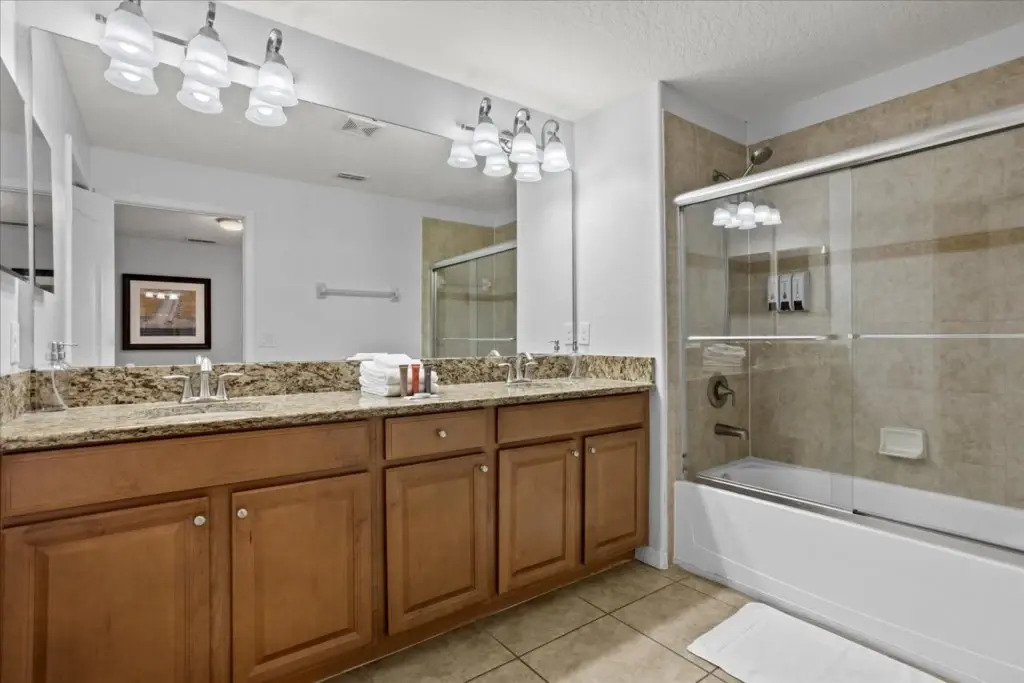 5 Bedrooms 4 Bathrooms Paradise Palms 8981 Cp