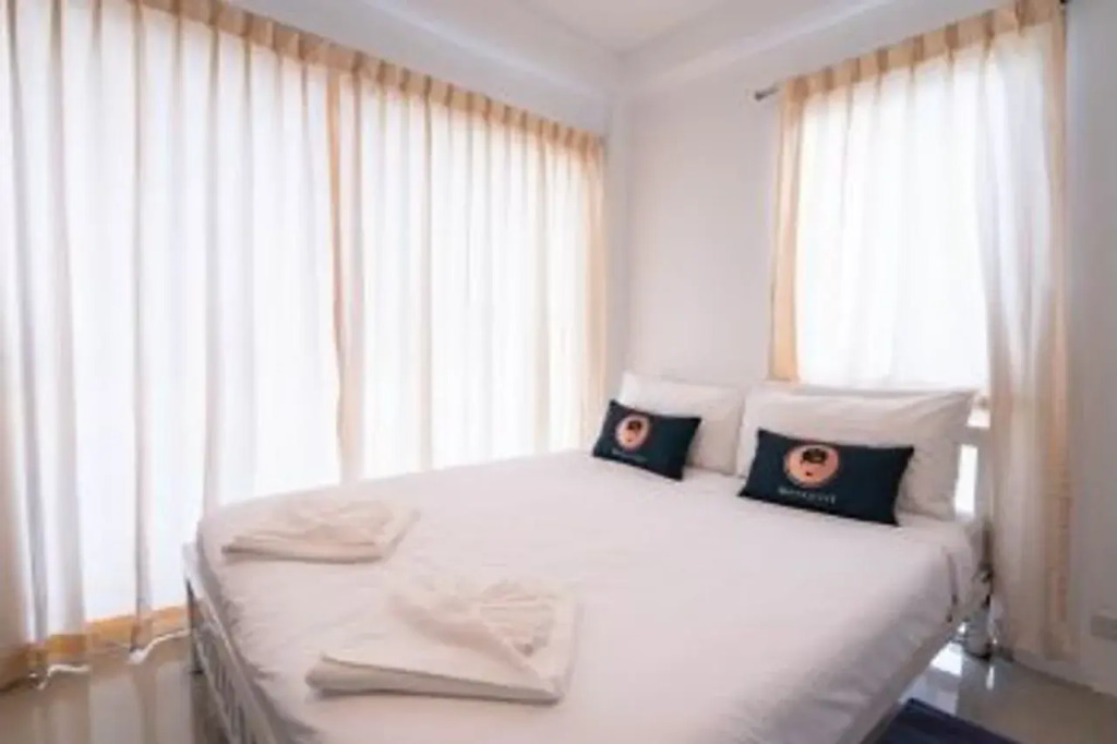 RQ Bangkok Sukhumvit 50 by Collection O