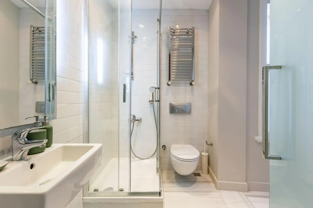 MISSAFIR Exceptional Flat w/Bosphorus View and Rec Room 3-Min Walk to Istiklal Street in Beyoglu