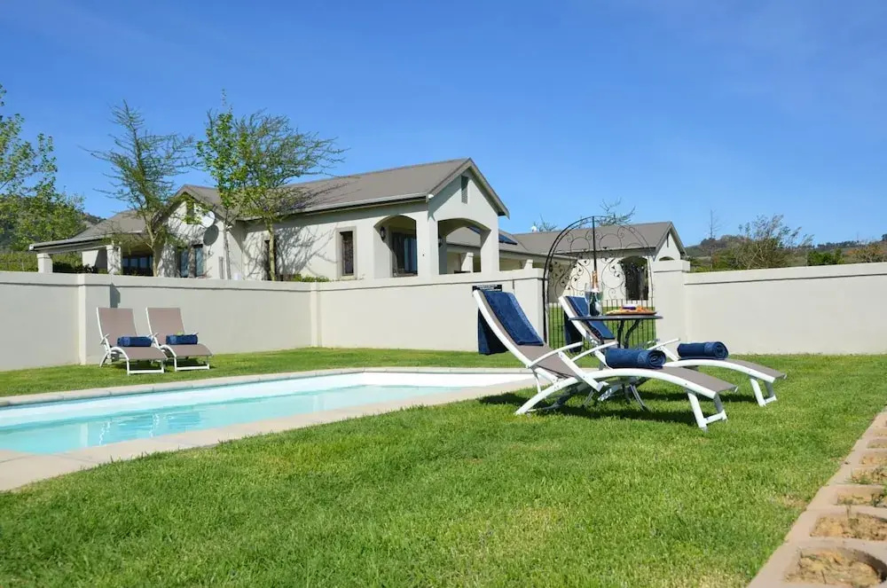 Under Oaks Guesthouse