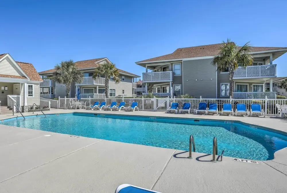 Walk to Beach: North Myrtle Condo!