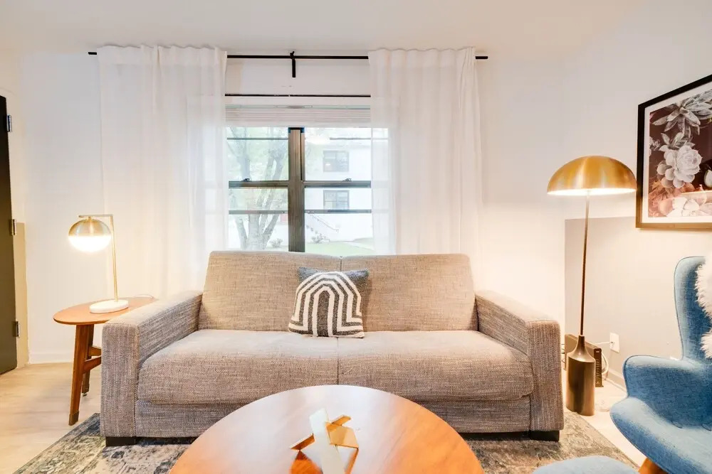 Contemporary Condo Minutes To Downtown Gulch