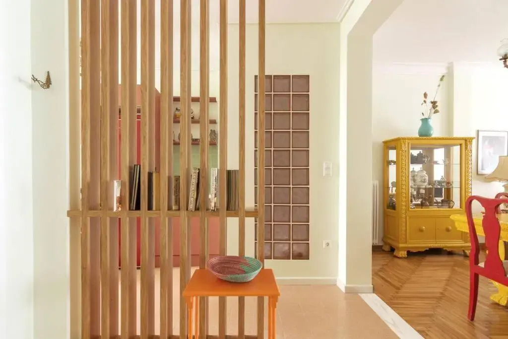 Iphigenia 2 bedroom retro downtown apartment
