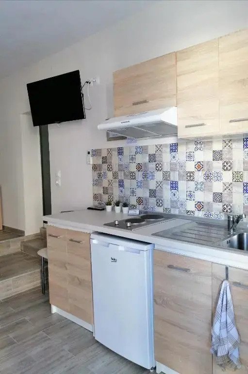 Marinas Apartments - White & Stone Apartment