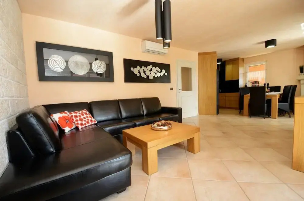 Cozy Holiday Home in Rogovici With Swimming Pool
