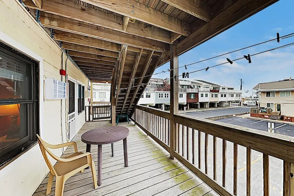 New Listing! Beachside Bliss - Walk To Waves 2 Bedroom Condo